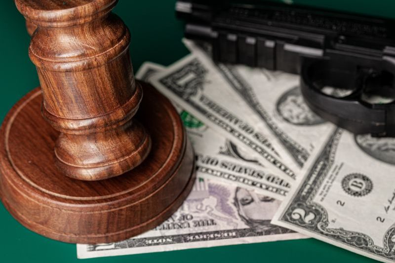 law-mallet-and-a-stack-of-money-WJREG6H (1)
